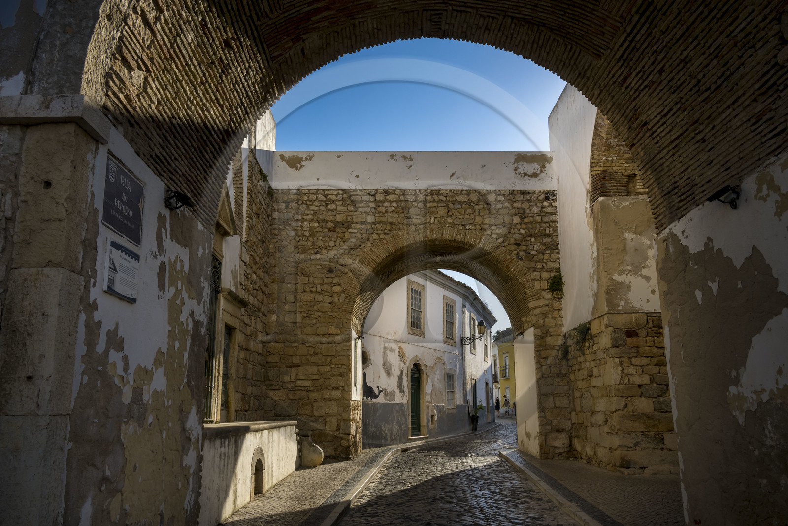 Portugal, Algarve, Faro, la vieille ville, la porte médiévale Arco do Repouso