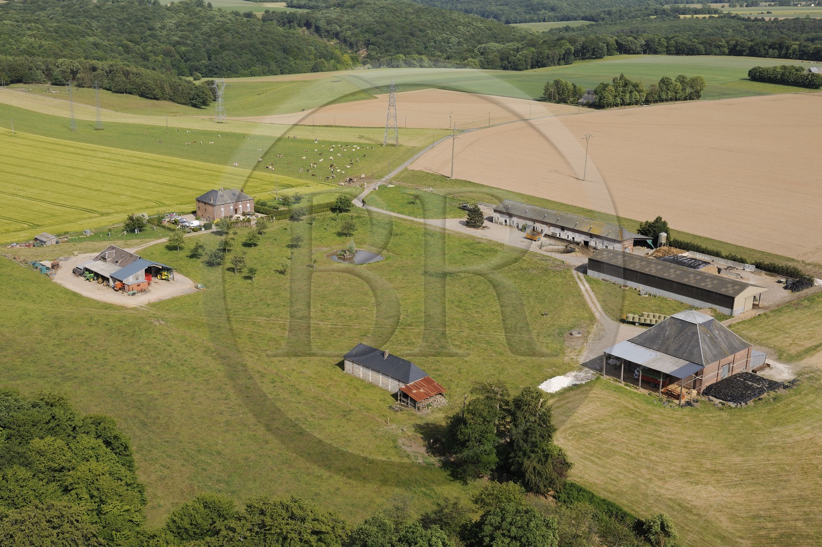 France, Seine-Maritime (76), Saint-Wandrille-Rançon, ferme (vue aérienne)