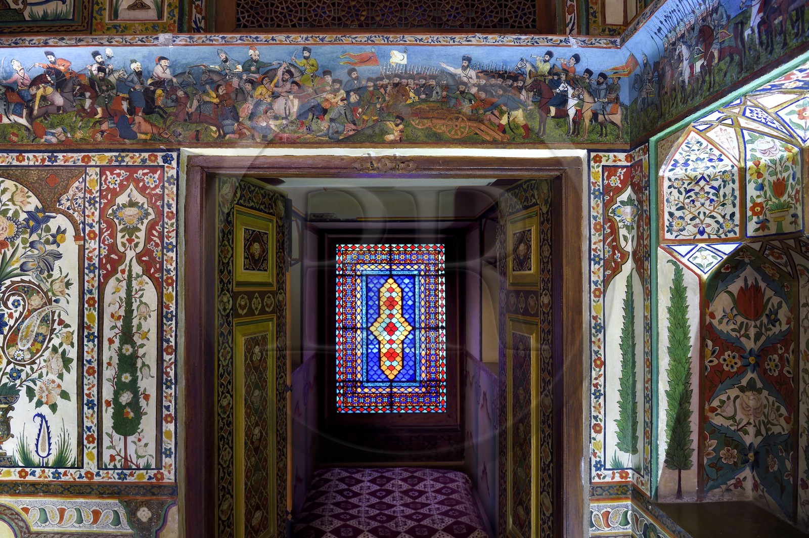 Azerbaïdjan, Sheki (Shaki), Palais des Khans de Shaki construit en 1797 par Muhammed Hasan Khan, chambre du Khan, fresque représentant des scènes de batailles