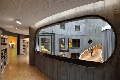 France, Seine-Maritime (76), Le Havre, Centre-ville reconstruit du Havre par Auguste Perret classé Patrimoine Mondial de l'UNESCO, le petit Volcan oeuvre de l'architecte Oscar Niemeyer, bibliothèque et médiathèque