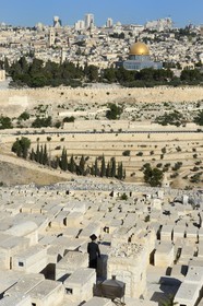 Israel, Jérusalem, ville sainte, vieille-ville classée Patrimoine Mondial de l'UNESCO, le Dôme du Rocher sur l'esplanade des Mosquées (Haram el-Sharif) et le cimetière juif sur le Mont des Oliviers