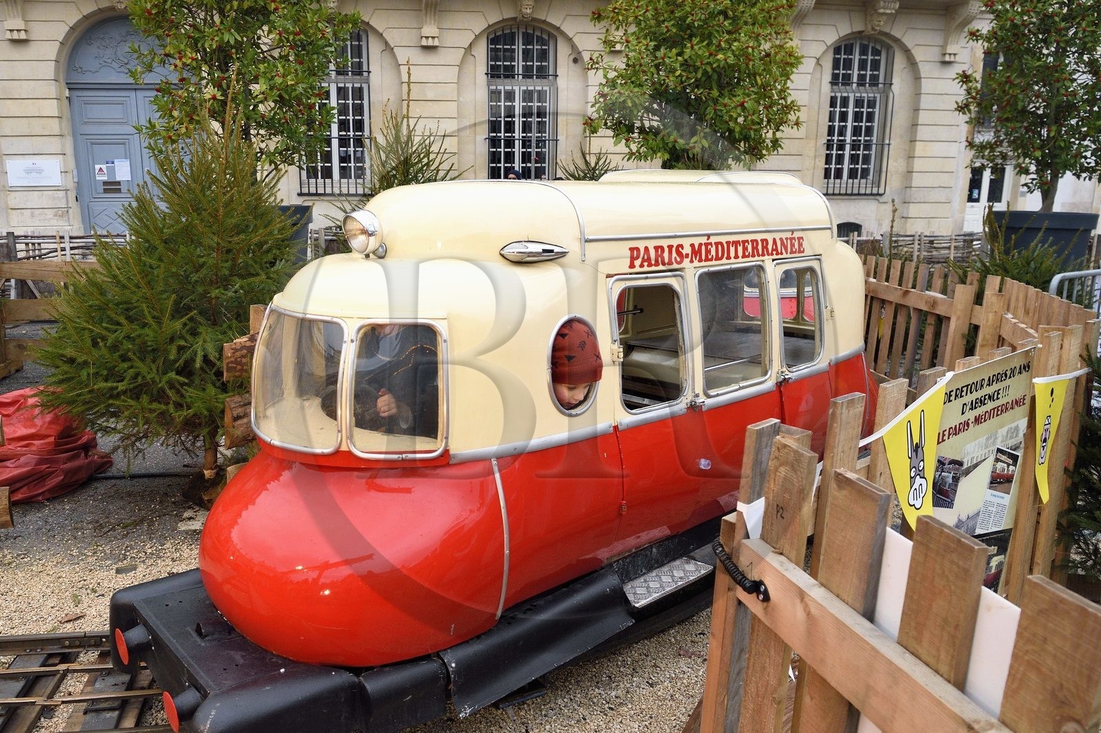 France, Meurthe-et-Moselle (54), Nancy, Village de la Marmaille sur la place de la Carrière, jeux pour petits et grands à l'occasion de la fête de la Saint-Nicolas, train micheline