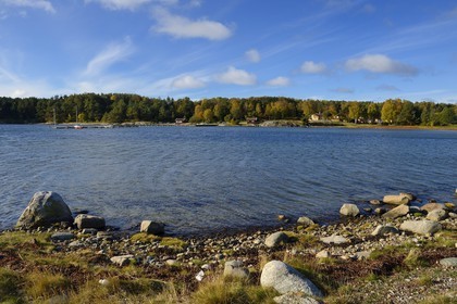 Sweden, Västra Götaland, Koster Islands, Sydkoster, Bergdalen houses and pier