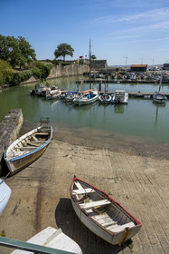 France, Charente-Maritime (17), Ile d'Oléron, le Chateau-d'Oléron, le port au pied de la citadelle