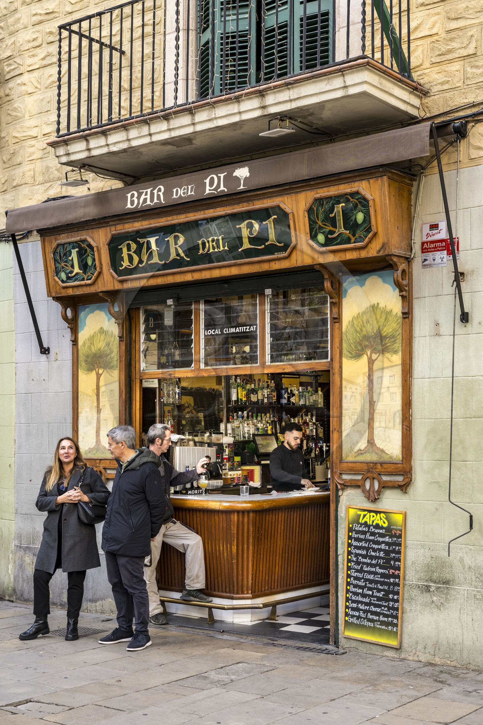 Spain, Catalonia, Barcelona, Barrio Gotico district, Bar del Pi on the placa de Sant Josep Oriol