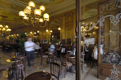 France, Charente-Maritime (17), La Rochelle, le Café de la Paix du 19ème s. place de Verdun