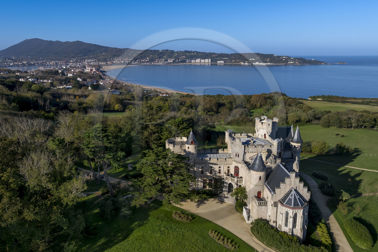 France, Pyrénées-Atlantiques (64), la côte du Pays-Basque, Hendaye, chateau d'Abbadia construit en 1870 par Eugène Viollet-le-Duc pour Antoine d'Abbadie d'Arrast (vue aérienne)