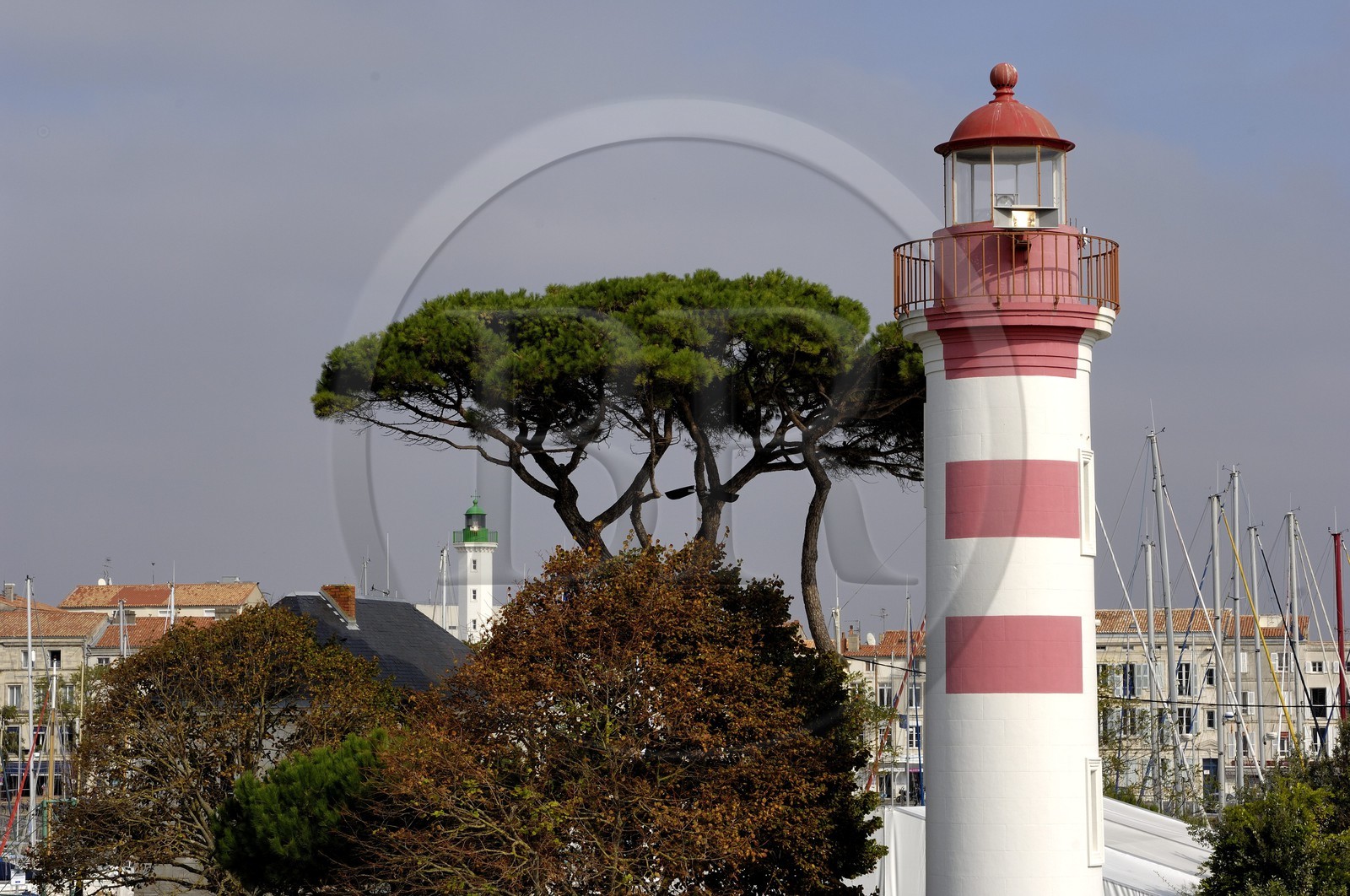 France, Charente-Maritime (17), La Rochelle, phare à l'intérieur du Vieux Port