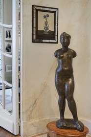 France, Alpes-Maritimes (06), Cannes, la villa La Californie où vécu Pablo Picasso, aujourd'hui renommé le Pavillon de Flore par Marina Picasso, sculpture de Marino Marini