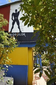 France, Alpes Maritimes (06), Roquebrune-Cap-Martin, Cap Martin, oeuvre architecturale de Le Corbusier, classée Patrimoine Mondial de l'UNESCO, ancien restaurant et bar l’Etoile de Mer de Thomas Rebutato, peinture murale représentant le Modulor sur les unités de Camping conçues par Le Corbusier (Demande d'autorisation nécessaire avant publication)