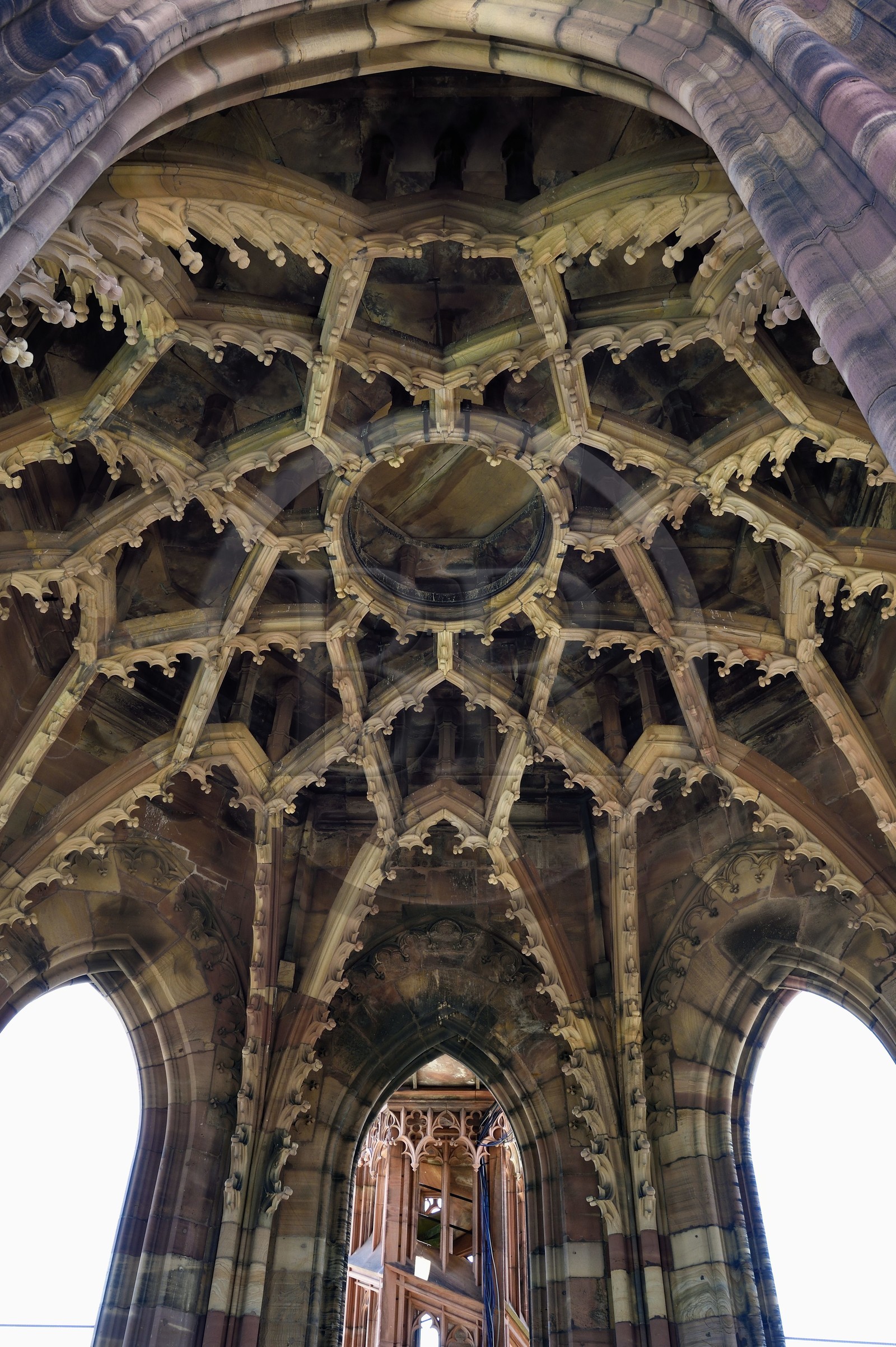 France, Bas-Rhin (67), Strasbourg, vieille ville classée au Patrimoine Mondial de l'UNESCO, la cathédrale Notre-Dame, voute du sommet de la tour octogonale