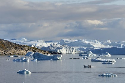 Greenland, west coast, Disko Bay, Ilulissat, speedboat crossing the icefjord listed as World heritage by UNESCO