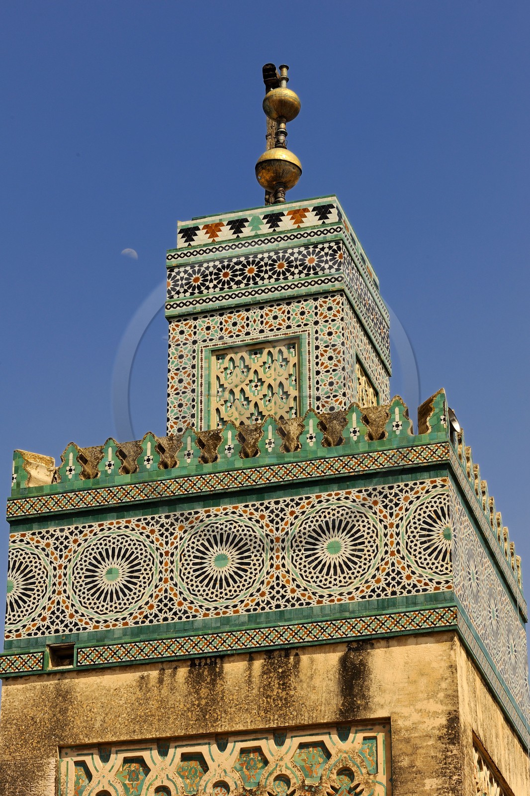Maroc, Moyen Atlas, Fès, ville impériale, médina classée Patrimoine Mondial de l'UNESCO, Fès el Bali, le minaret de la médersa Bouananiya ou Bou-Inania