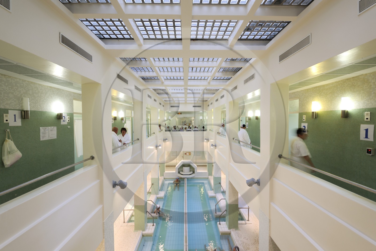 France, Vosges (88), Station thermale de Bains-les-Bains, la piscine des thermes