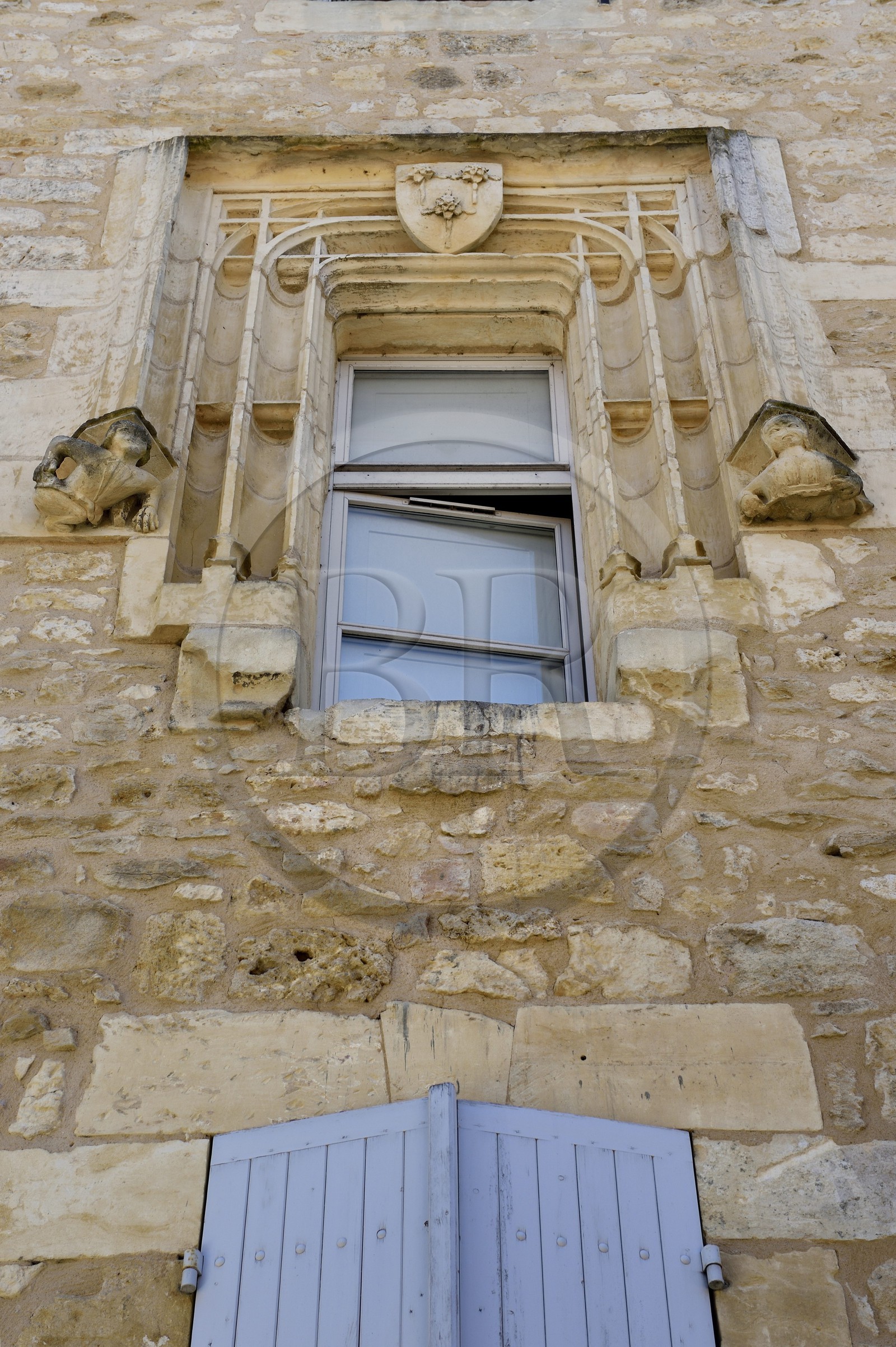France, Dordogne (24), Périgord Pourpre, Beaumont-du-Périgord, fenêtre Renaissance à meneau de la maison Feyt