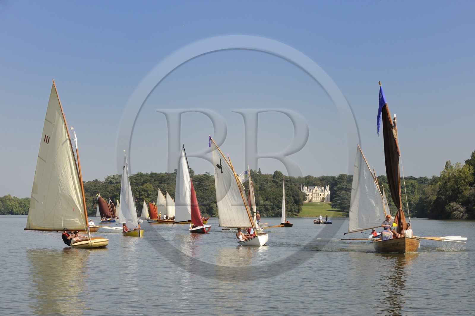 France, Loire-Atlantique (44), Nantes, Carquefou, la rivière Erdre au niveau du château de la Couronnerie, rencontres de Yachting & Canotage de vieux gréments lors des RDV de l'Erdre