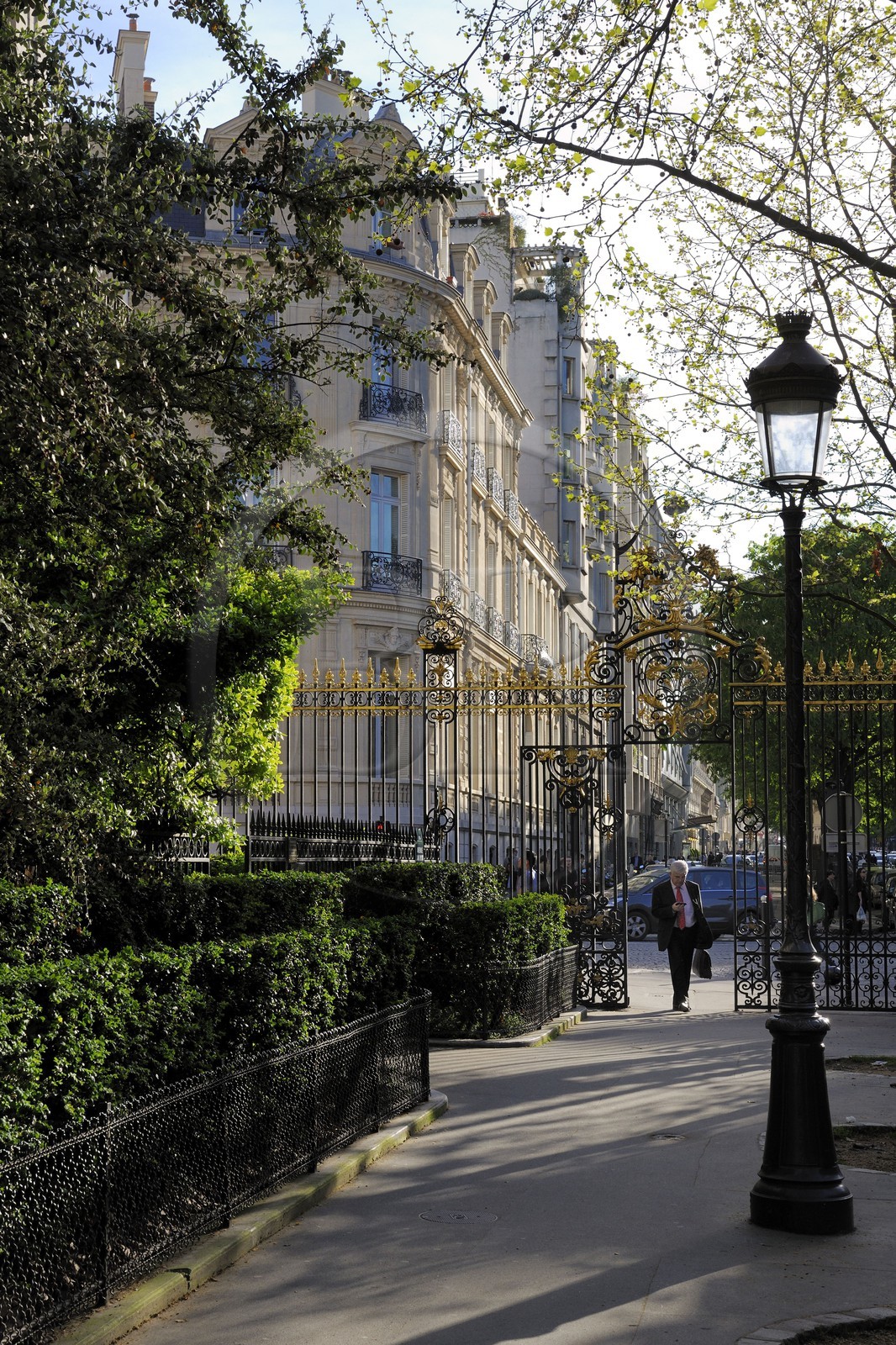 France, Paris (75), parc Monceau, entree du parc vers l'avenue Hoch