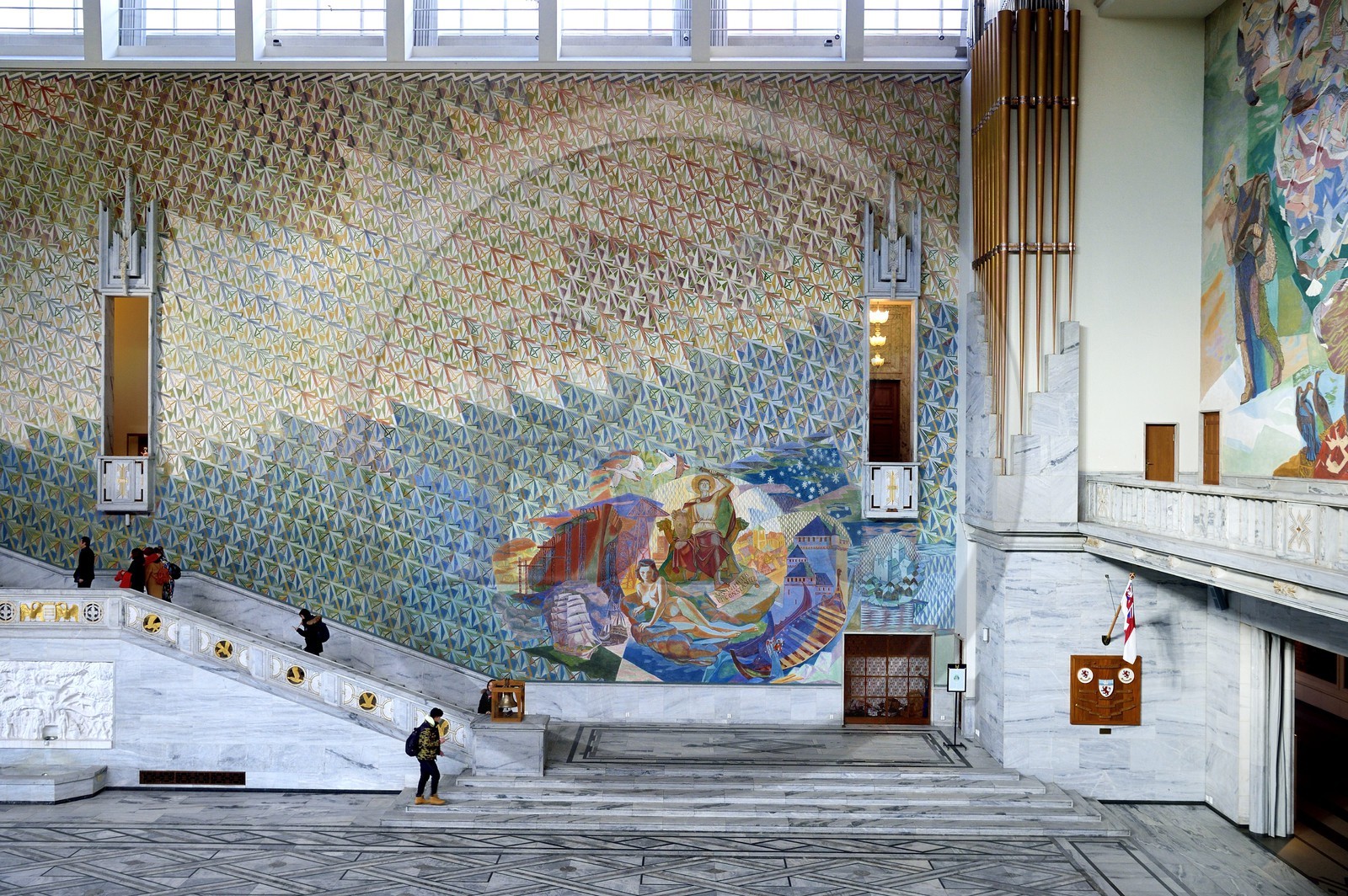 Norvège, Oslo, l'hotel de ville (Radhuset), salle principale qui accueille la cérémonie du prix Nobel de la paix, fresques avec des motifs tirés de l'histoire, de la culture et du monde du travail norvégien
