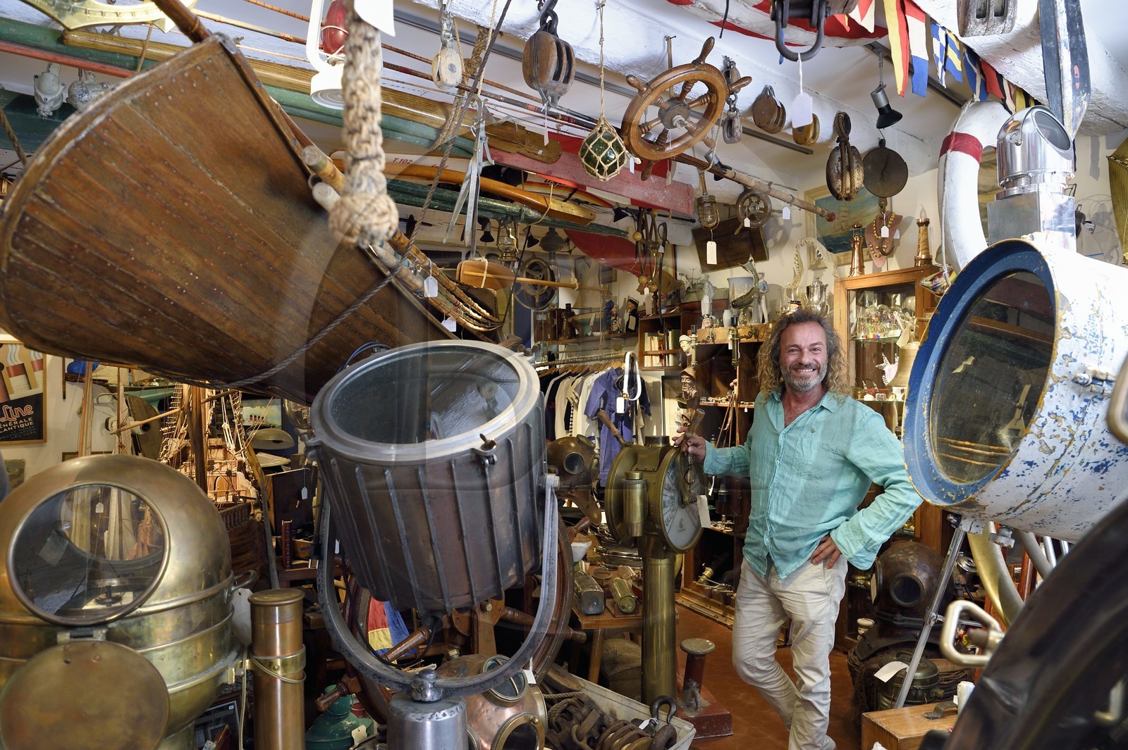 France, Var, Saint-Tropez, place de l'Ormeau, La Vieille Mer marine antiques store, Walter Wolkowicz Marine Antiquarian