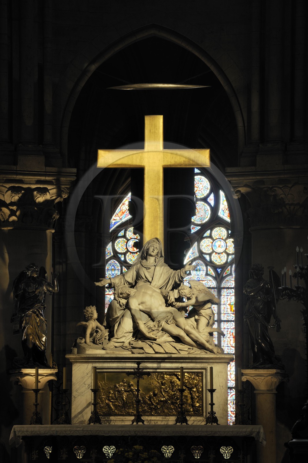 France, Paris (75), île de la Cité, la cathédrale Notre-Dame, le choeur, Pietà de Nicolas Coustou crée en 1723