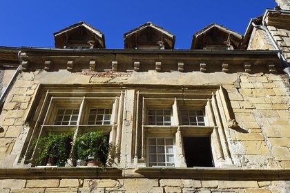 France, Dordogne (24), Périgord Pourpre, Bergerac, fenetre à meneaux de la maison médievale au 23 rue Saint James