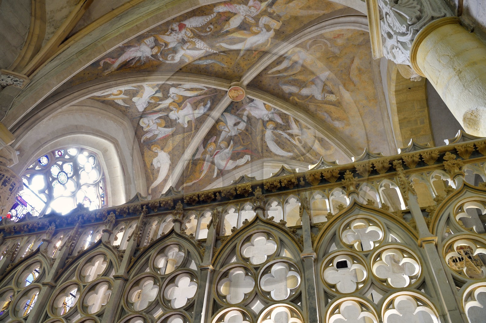 France, Allier (03), former province of Bourbonnais, Souvigny, the cluniac priory church of Saints Peter and Paul (prieuré Saint-Pierre-et-Saint-Paul), ducal necropolis of the Dukes of Bourbon, angels, painted ceiling of the old Chapel (15th century)