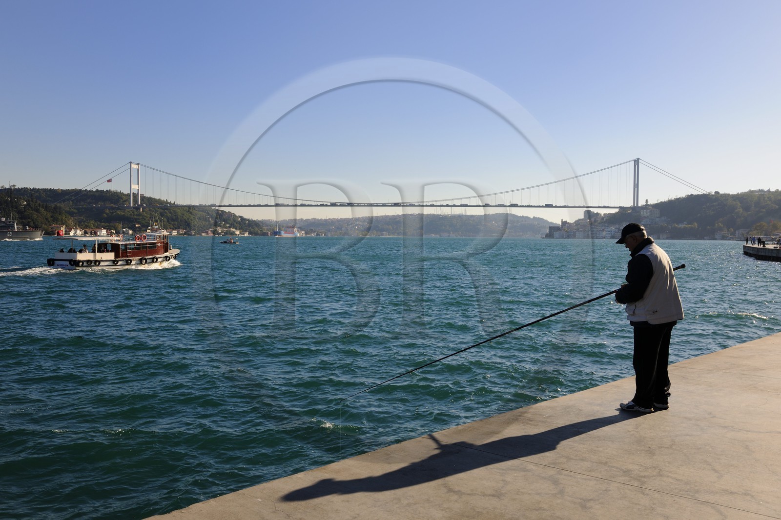Turquie, Istanbul, les rives du Bosphore à Emirgan et le pont Fatih
