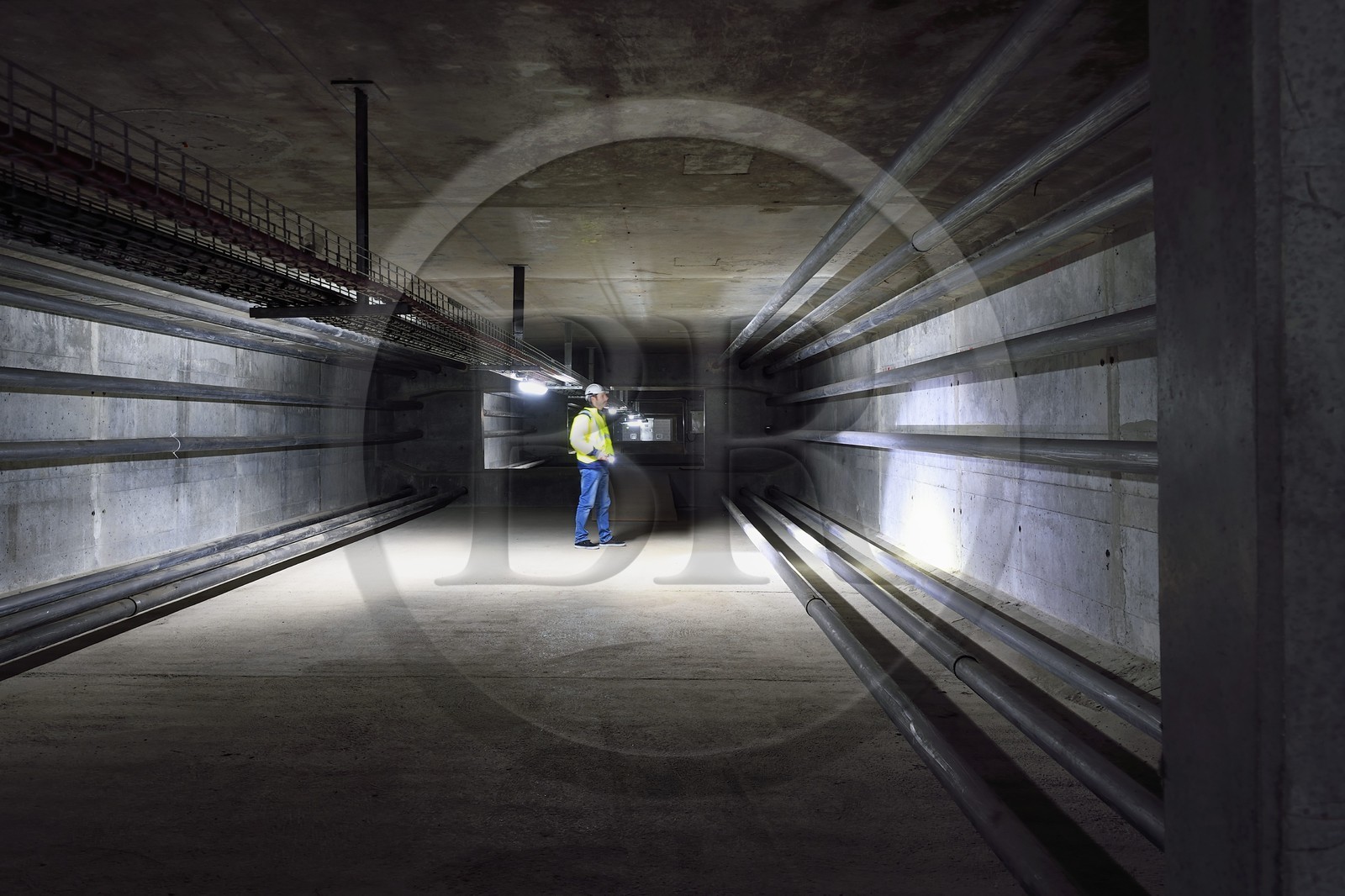 France, entre Calvados (14) et Seine-Maritime (76), le Pont de Normandie, sous la route dans la partie de béton précontraint du tablier
