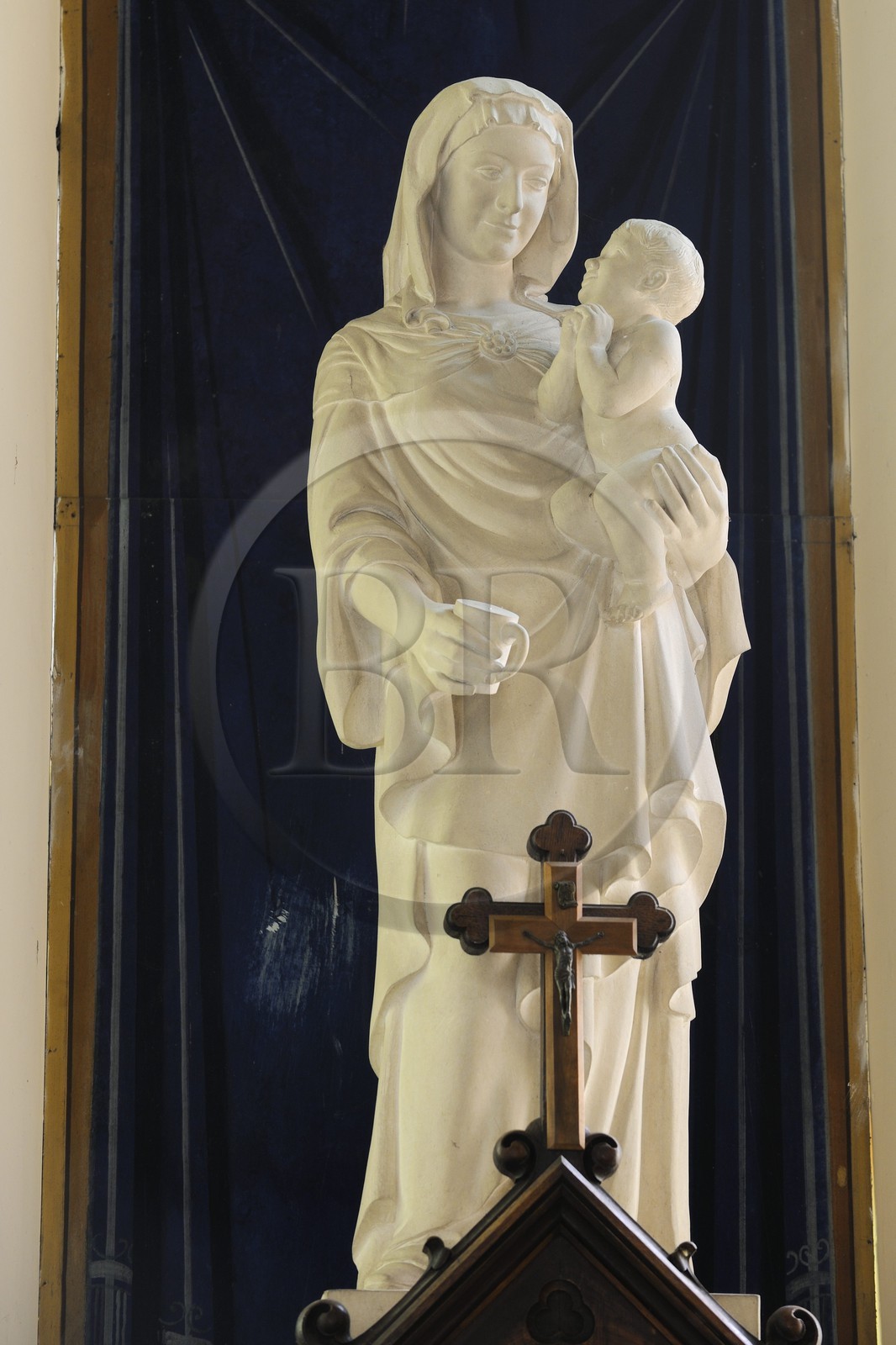 France, Vosges (88), Station thermale de Vittel, la chapelle Saint-Louis, Vierge au gobelet de curiste