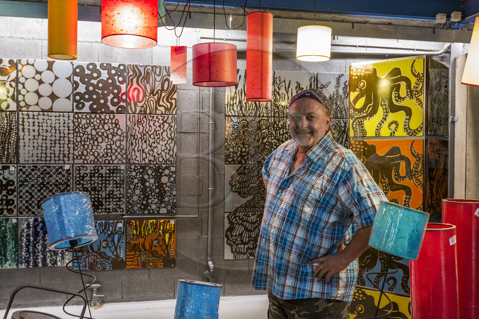 France, Hérault (34), Sète, la Maison du Pescatore, l'artiste et designer François Liguori dans son showroom