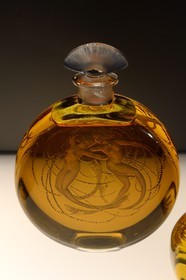 France, Bas-Rhin (67), Wingen-sur-Moder, le musée Lalique, flacon de parfum