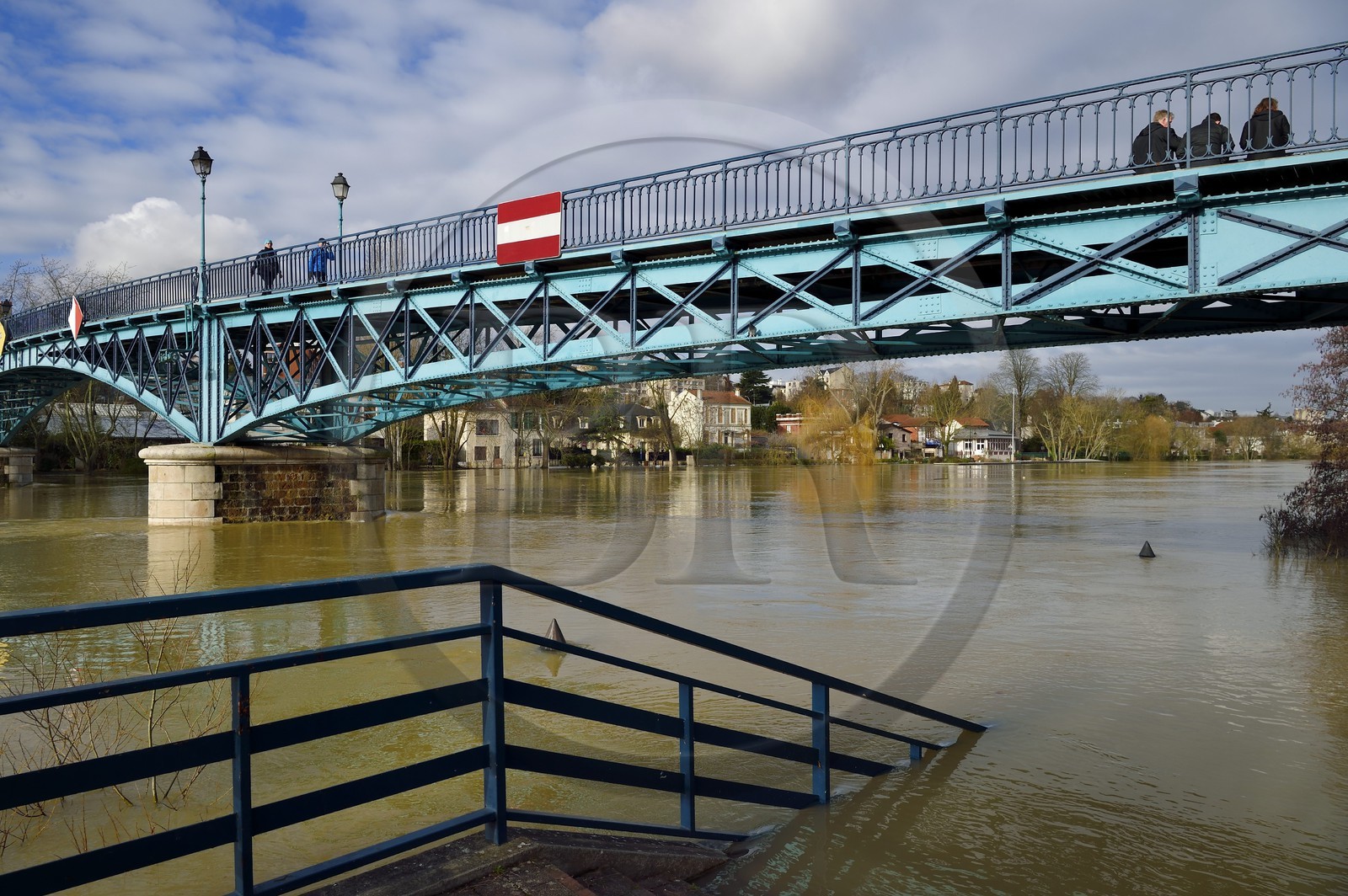 France, Val de Marne, Bry sur Marne, the footbridge made by Gustave Eiffel between Bry-sur-Marne and Le Perreux-sur-Marne in the background, the banks of the Marne flooded