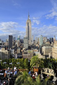 Etats-Unis, New York, Manhattan, Midtown, terrasse du café branché Le 230 sur la 5ème Avenue et l'Empire State Building