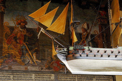 Germany, Bremen, model of boat and ceiling of the reception room of the City Hall (Rathaus)