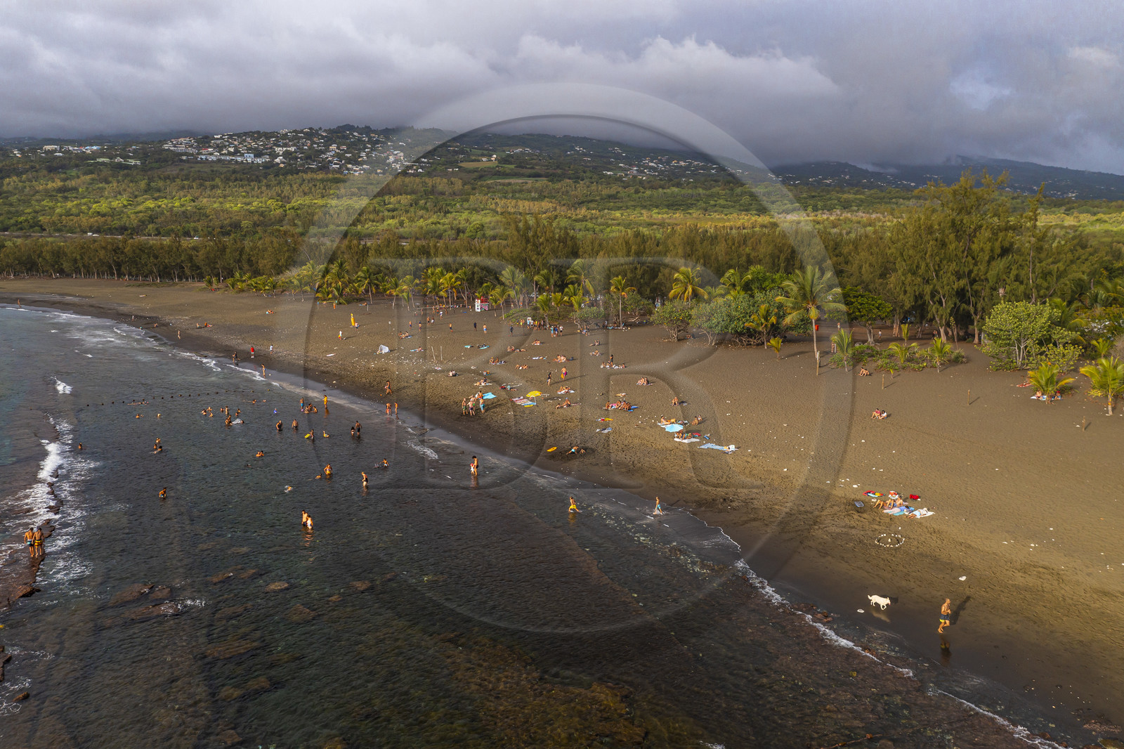 France, Ile de la Reunion, L'Etang Salé les Bains, la plage de sable noir (vue aérienne)