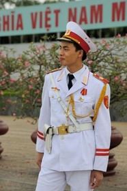 Vietnam, Hanoï, mausolée de Ho Chi Minh, la garde spéciale affectée au mausolée