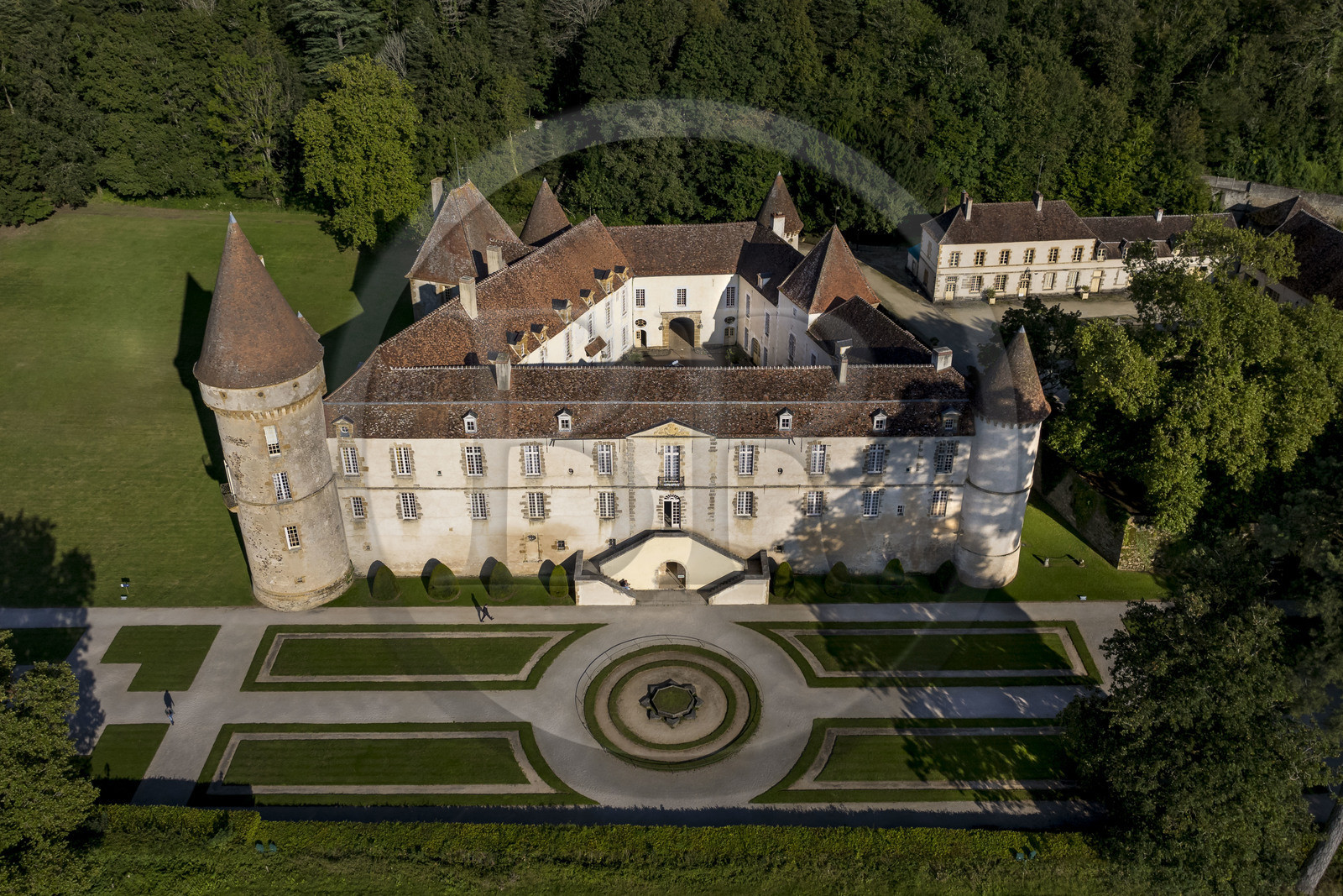 France, Nièvre (58), Parc naturel régional du Morvan, Bazoches, le chateau de Bazoches qui fut propriété du maréchal Sébastien le Prestre de Vauban (vue aérienne)
