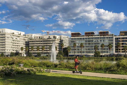 France, Hérault (34), Montpellier,  quartier de Port Marianne, immeubles d'habitation autour du  Bassin Jacques Coeur