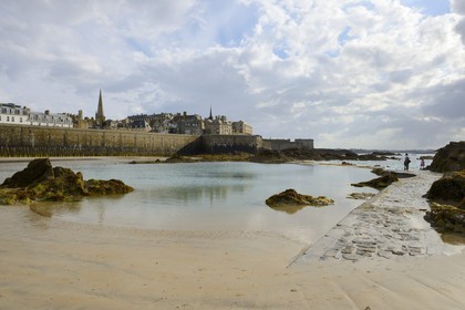 France, Ille-et-Vilaine (35), côte d'émeraude, les remparts nord de Saint-Malo