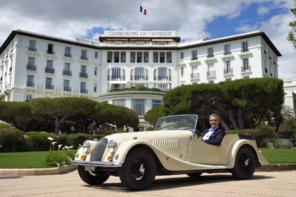 France, Alpes Maritimes (06), Saint-Jean-Cap-Ferrat, Grand-Hotel du Cap-Ferrat, palace 5 étoiles du groupe Four Seasons Hotel, arrivée de clients en Morgan Roadster 4 4