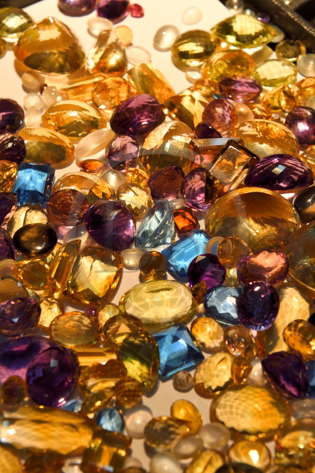 Sri Lanka, Province de Sabaragamuwa, Ratnapura, Jem Bank, pierres semi-précieuses (Saphir, rubis, turquoise, topaze, améthyste, grenat ...)