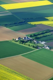 France, Eure (27), champ de colza en fleurs (vue aérienne)
