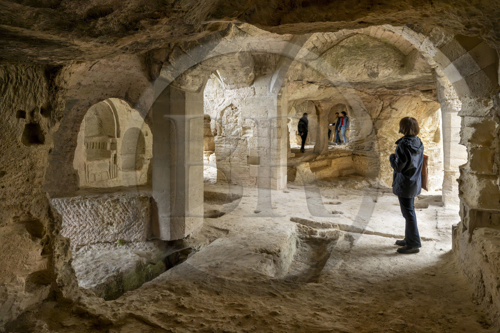 France, Gard (30), Beaucaire, abbaye troglodytique de Saint-Roman, emplacement du reliquaire (cavité au centre de la photo) dans l'ancien choeur de la chapelle souterraine