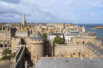 France, Ille et Vilaine, Cote d'Emeraude (Emerald Coast), Saint Malo, in the foreground the castle of Saint-Malo (15th century) which houses the Town Hall (aerial view)