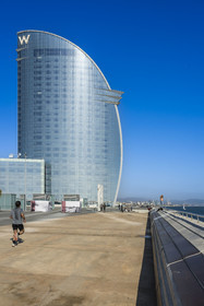 Espagne, Catalogne, Barcelone, La Barceloneta, Port Vell, l'Hotel W Barcelona de l'architecte Ricardo Bofill sur le front de mer