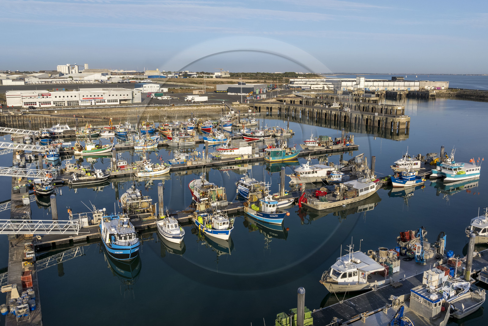 France, Charente-Maritime (17), La Rochelle, Port de pêche de Chef de Baie, le bassin des coureauleurs (vue aérienne)