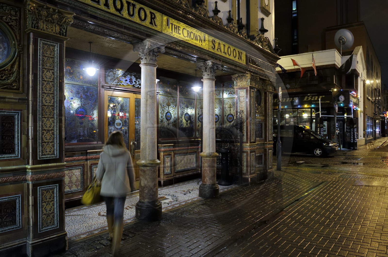 Royaume-Uni, Irlande du Nord, Belfast, le Crown Liquor Saloon fondé en 1826 est le seul pub à faire partie du National Trust (Monuments Historiques)