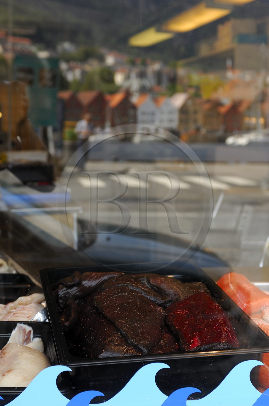 Norvège, Hordaland, Bergen, viande de baleine sur l'étal d'un poissonnier