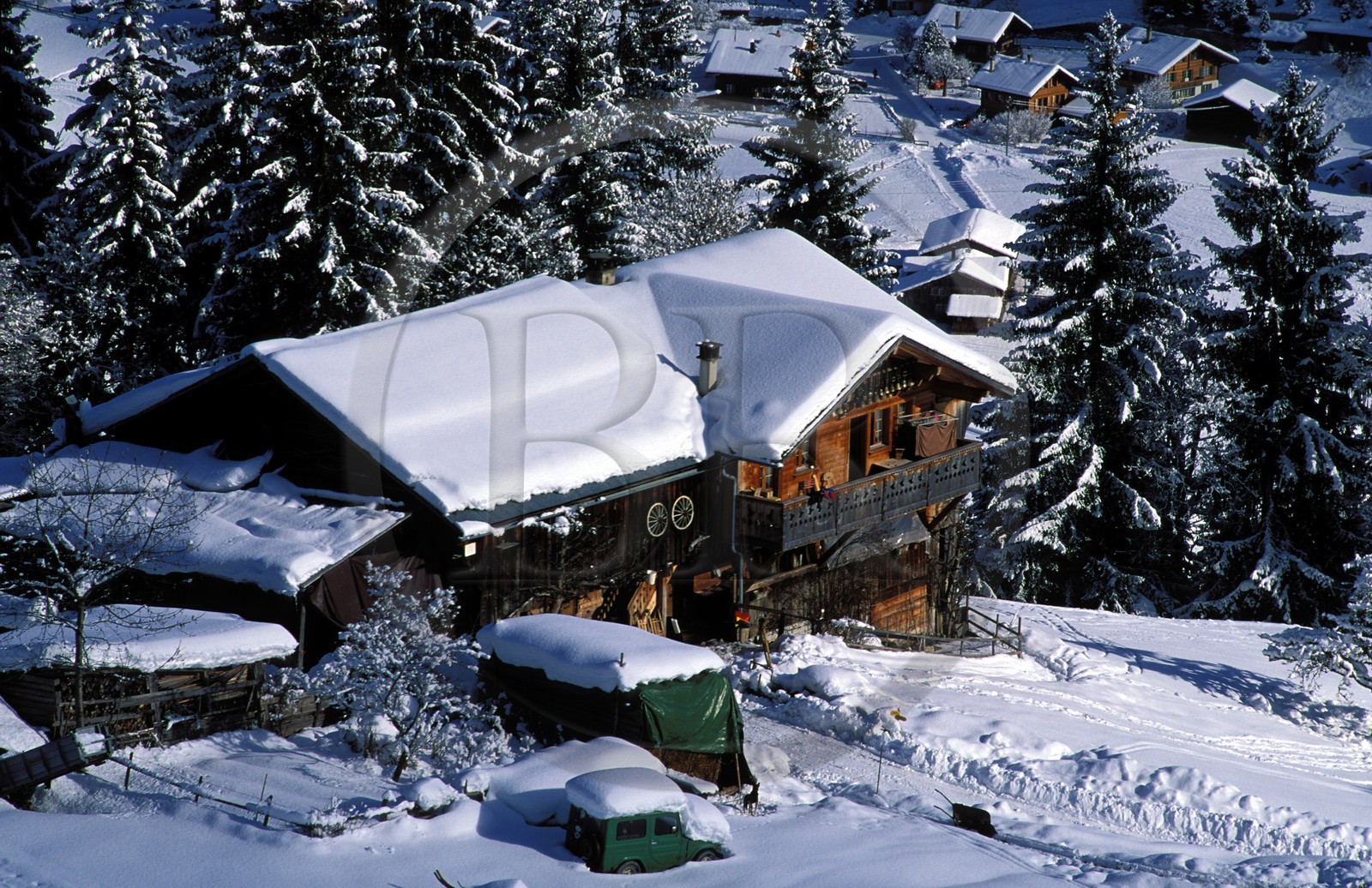Suisse, région de Bern (Oberland Bernois), Saanenland, ferme à Eggli et village de Gstaad