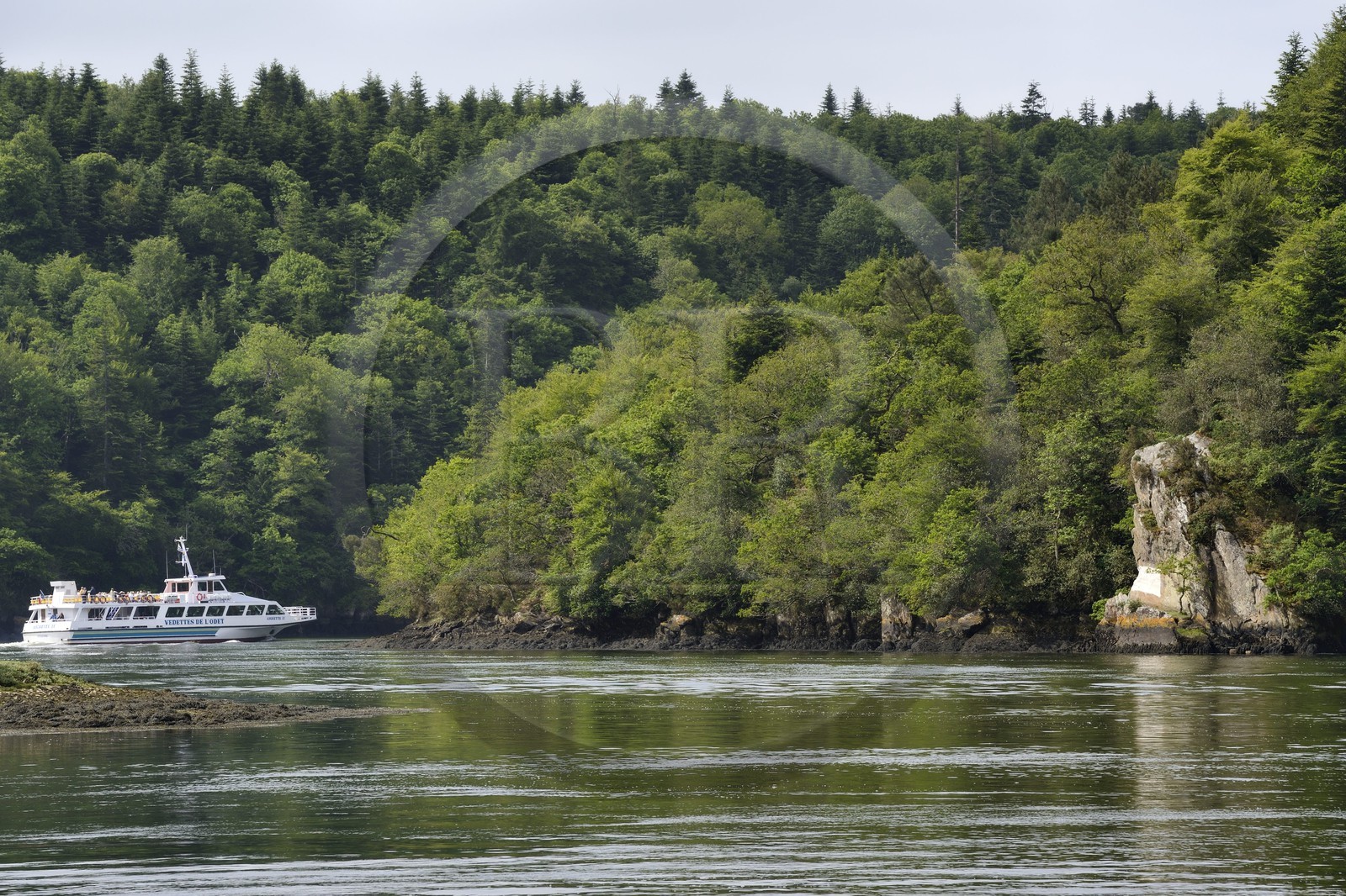 France, Finistere, Quimper region, Plomelin, the Odet river, the Cale de Rosulien, rock from the Saut de la Pucelle in the Vire-Court